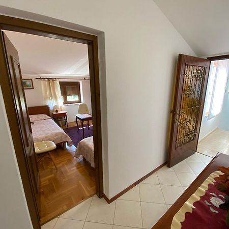 Purple House Apartment Pula Bagian luar foto