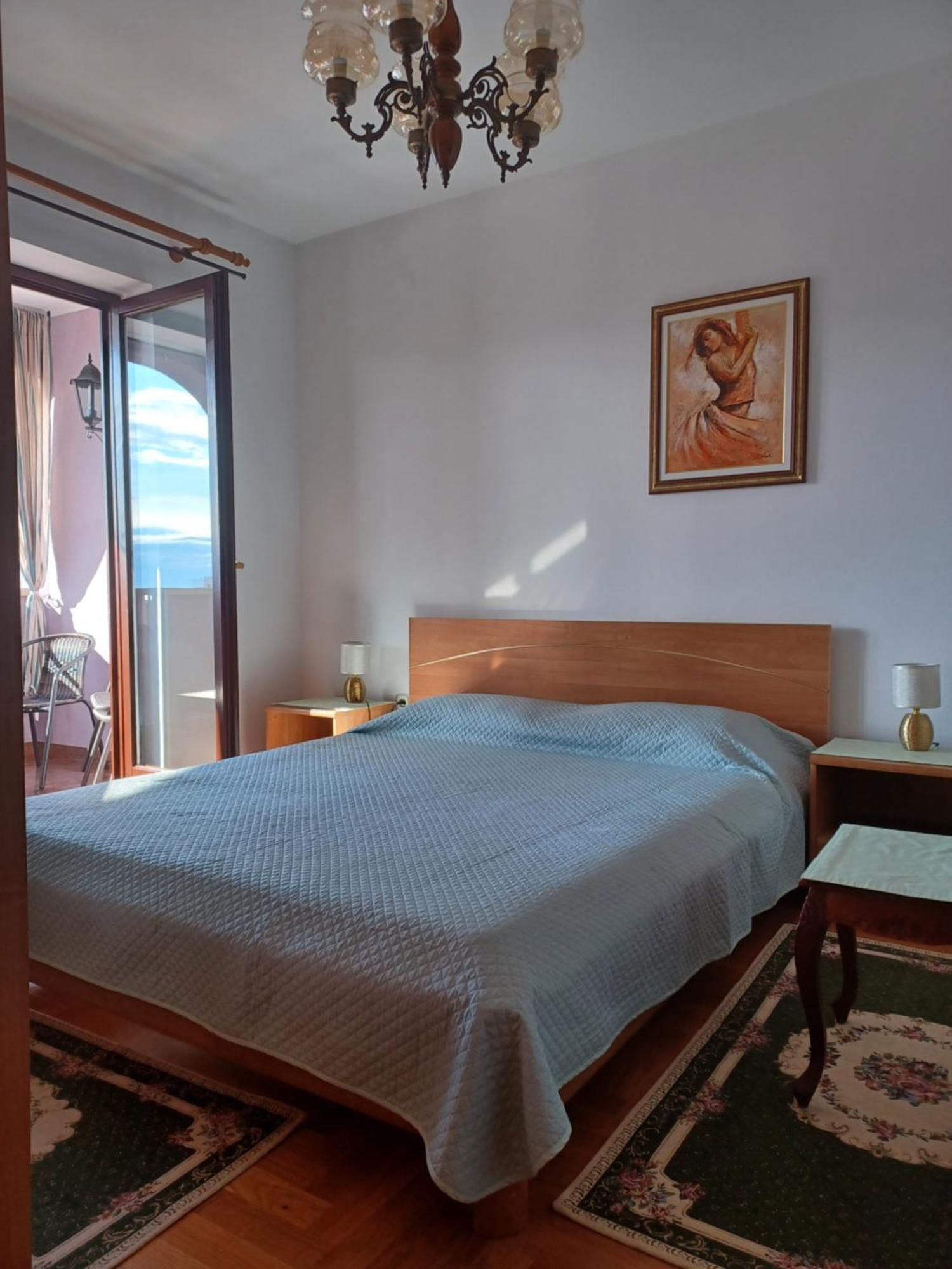 Purple House Apartment Pula Ruang foto