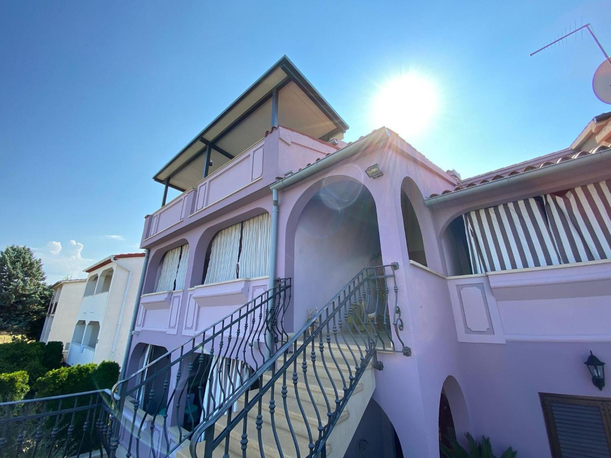 Purple House Apartment Pula Bagian luar foto