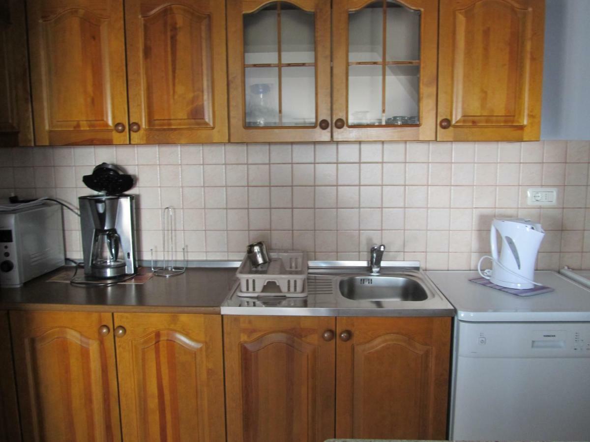 Purple House Apartment Pula Bagian luar foto