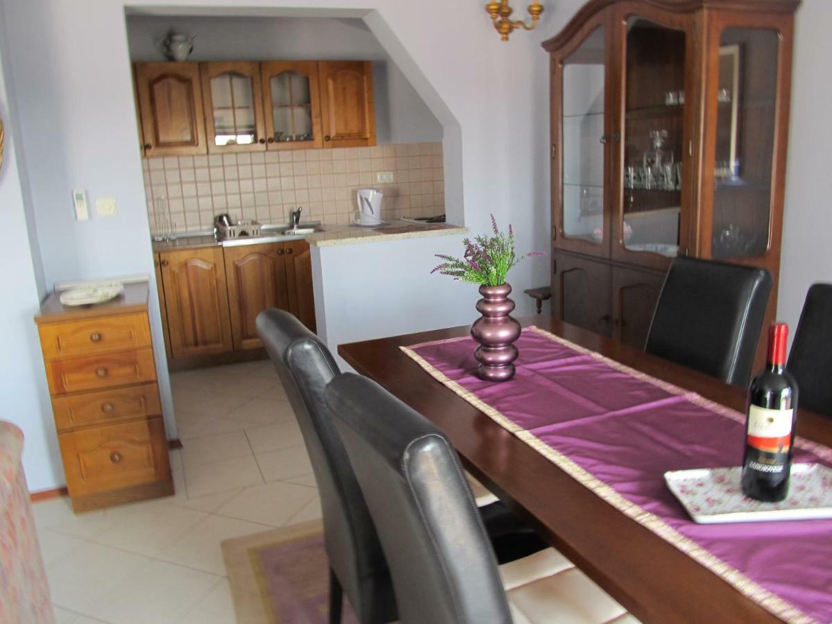 Purple House Apartment Pula Bagian luar foto